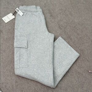 ARITZIA Cozy Sweatfleece Mega Cargo Sweatpants
Small Regular, Heathered Chrome